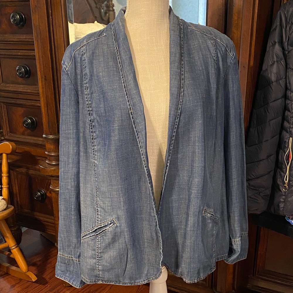 PRICE DROP Platinum Chico’s Light Wash Denim Open-Front Blazer, Chico’s 2 (M-L)